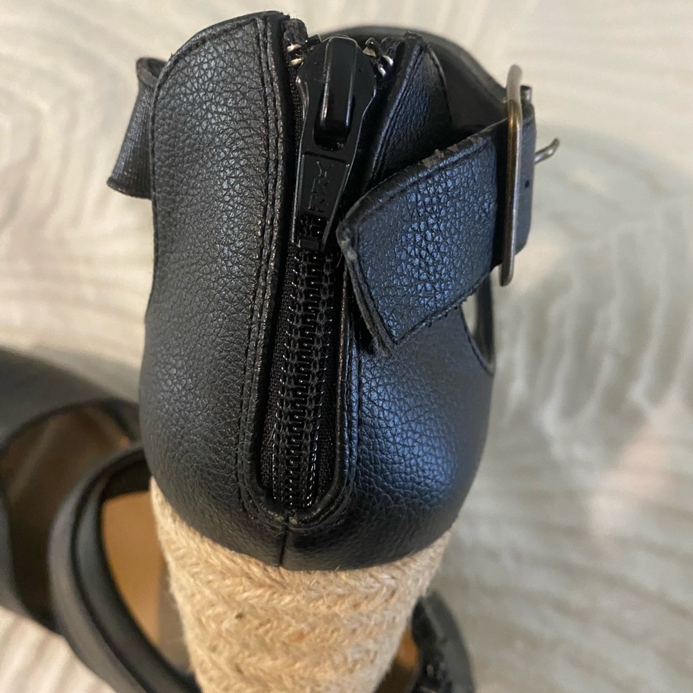 Comfortview Black Sandals with Minimalist Design - Picture 12 of 14